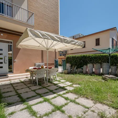Lägenhet Lungomare Con Giardino E Parcheggio