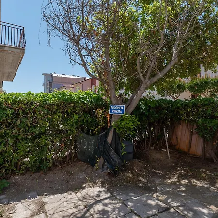 Lägenhet Lungomare Con Giardino E Parcheggio *