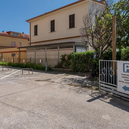 Lägenhet Lungomare Con Giardino E Parcheggio